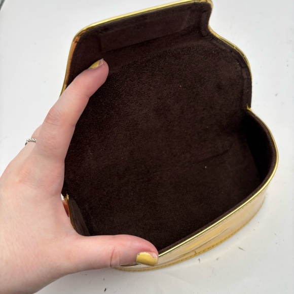 Tory Burch Gold Glasses Case with Sleek Minimalist Design - Picture 7 of 7